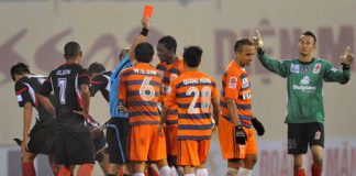 Đinh Văn Ta khổ tâm vì pha bóng bạo lực