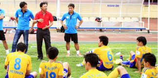 Góc nhìn: Trụ hạng bằng… truyền thống