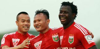 Trọng Hoàng chiến SLNA, HLV Hữu Thắng tránh mặt