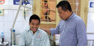 Đại diện Lãnh đạo VPF thăm và động viên cầu thủ Nguyễn Văn Ngọ (CLB bóng đá Đắk Lắk)