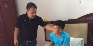 Đại diện Công ty VPF đến thăm cầu thủ Anh Hùng (Hải Phòng)