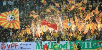 Vòng 1 giải bóng đá VĐQG Nuti Café 2018: Ấn tượng với các cầu thủ thứ 12