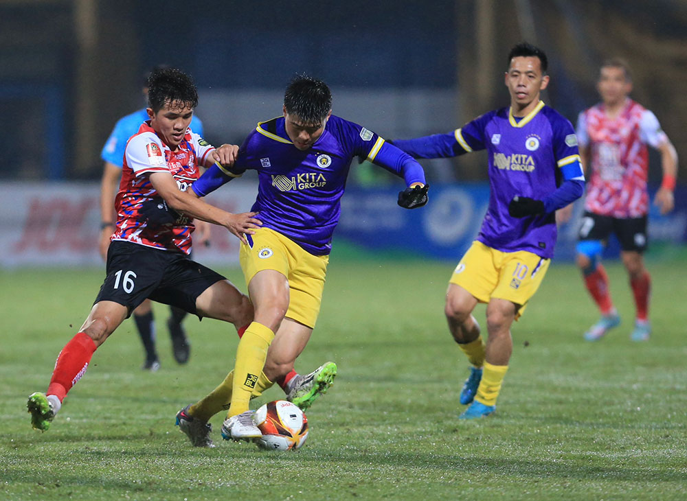 Vòng 10 V.League 2023/2024: CLB Hà Nội giành chiến thắng trước CLB TP Hồ Chí Minh  - Ảnh 2.
