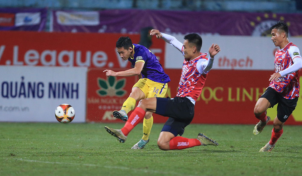 Vòng 10 V.League 2023/2024: CLB Hà Nội giành chiến thắng trước CLB TP Hồ Chí Minh  - Ảnh 1.