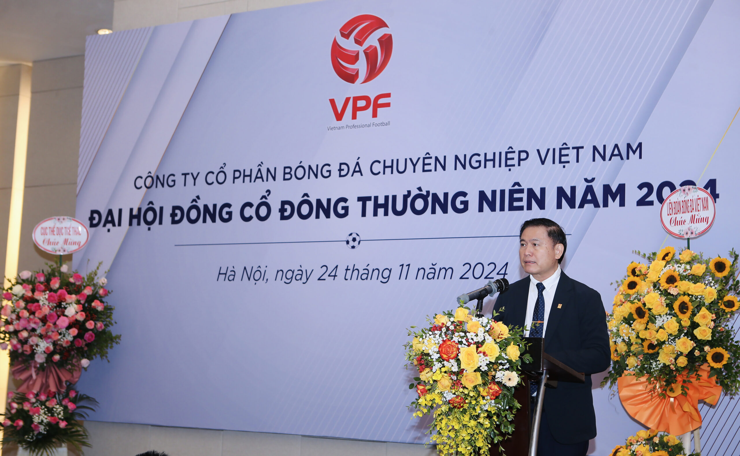 Chủ tịch HĐQG Công ty VPF Trần Anh Tú phát biểu tại Đại hội.