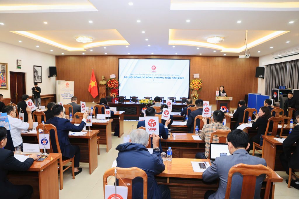 100% cổ đông, đại diện cổ đông nhất trí với các vấn đề được nêu ra tại Đại hội.