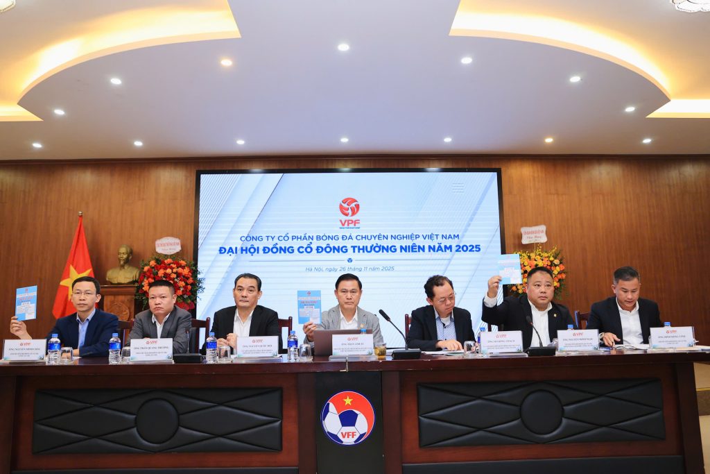 Đoàn chủ tọa điều hành Đại hội.